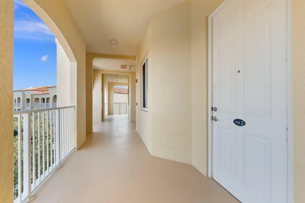 $2,450 | 22 Harbour Isle Drive West, Unit PH02, Hutchinson Island, FL 34949