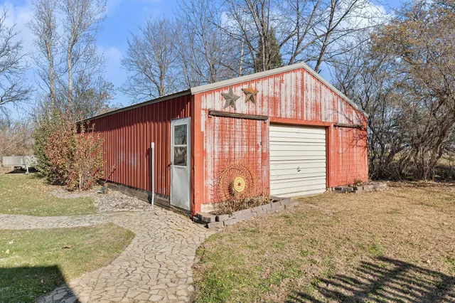 $320,000 | 14435 Woodville Drive, Waseca, MN 56093