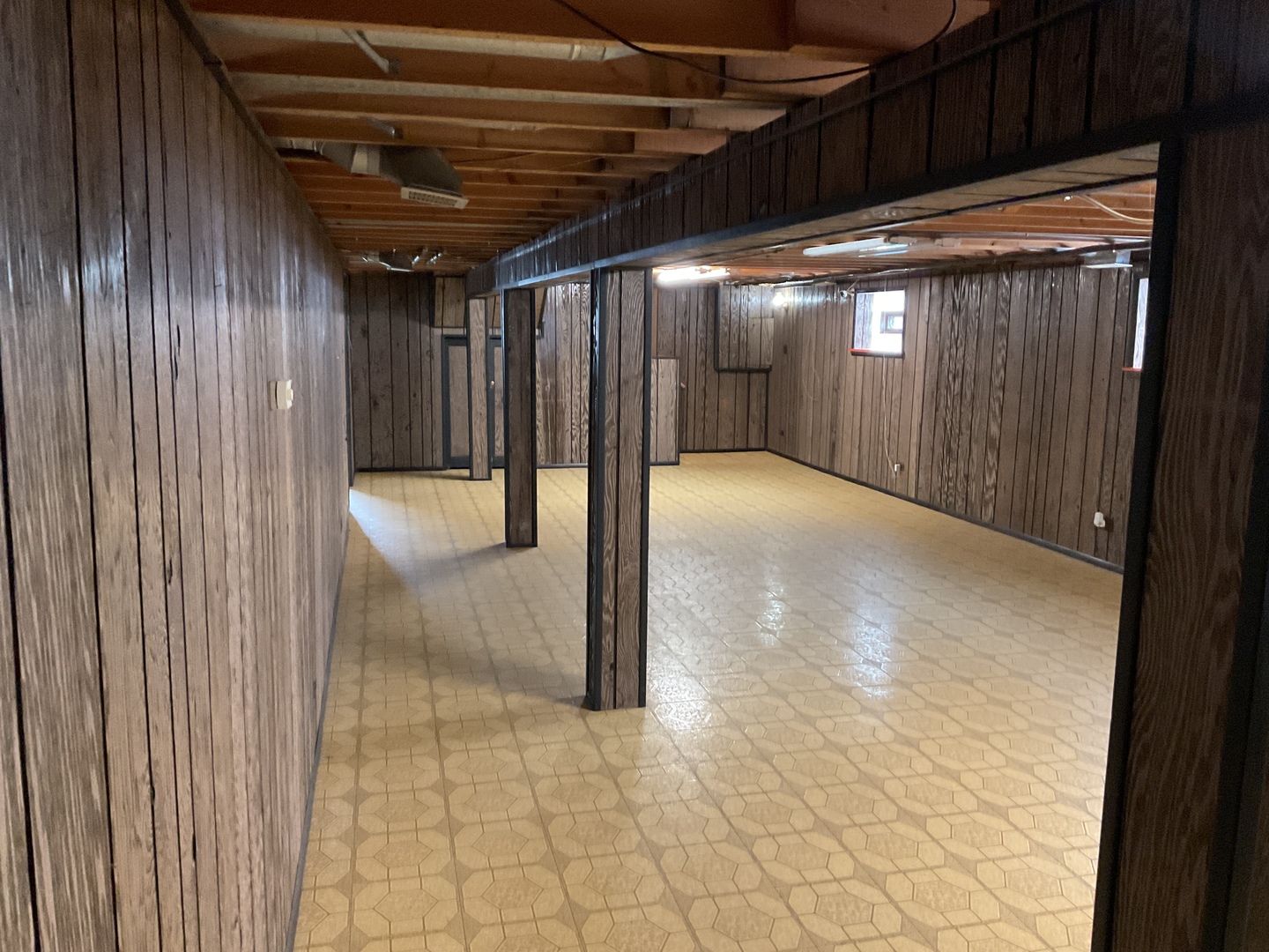 604 Exchange Avenue Calumet City, IL 60409 - Photo 27 of 39 a view of a hallway