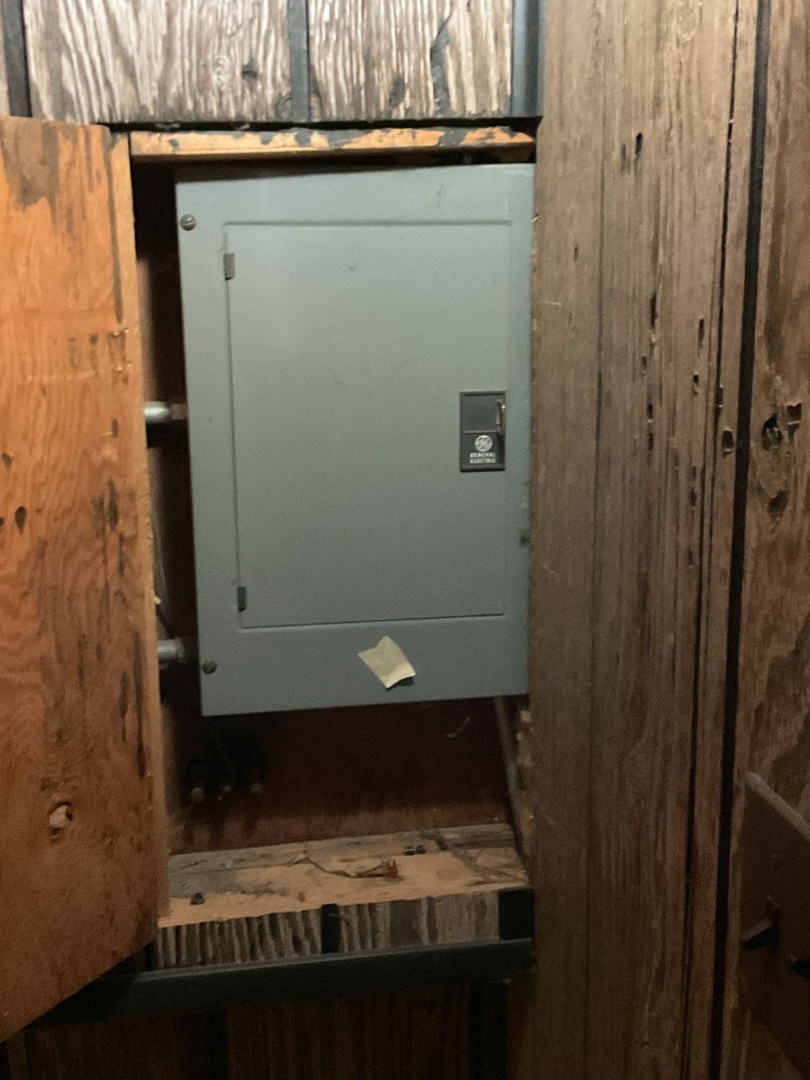 604 Exchange Avenue Calumet City, IL 60409 - Photo 28 of 39 a view of storage