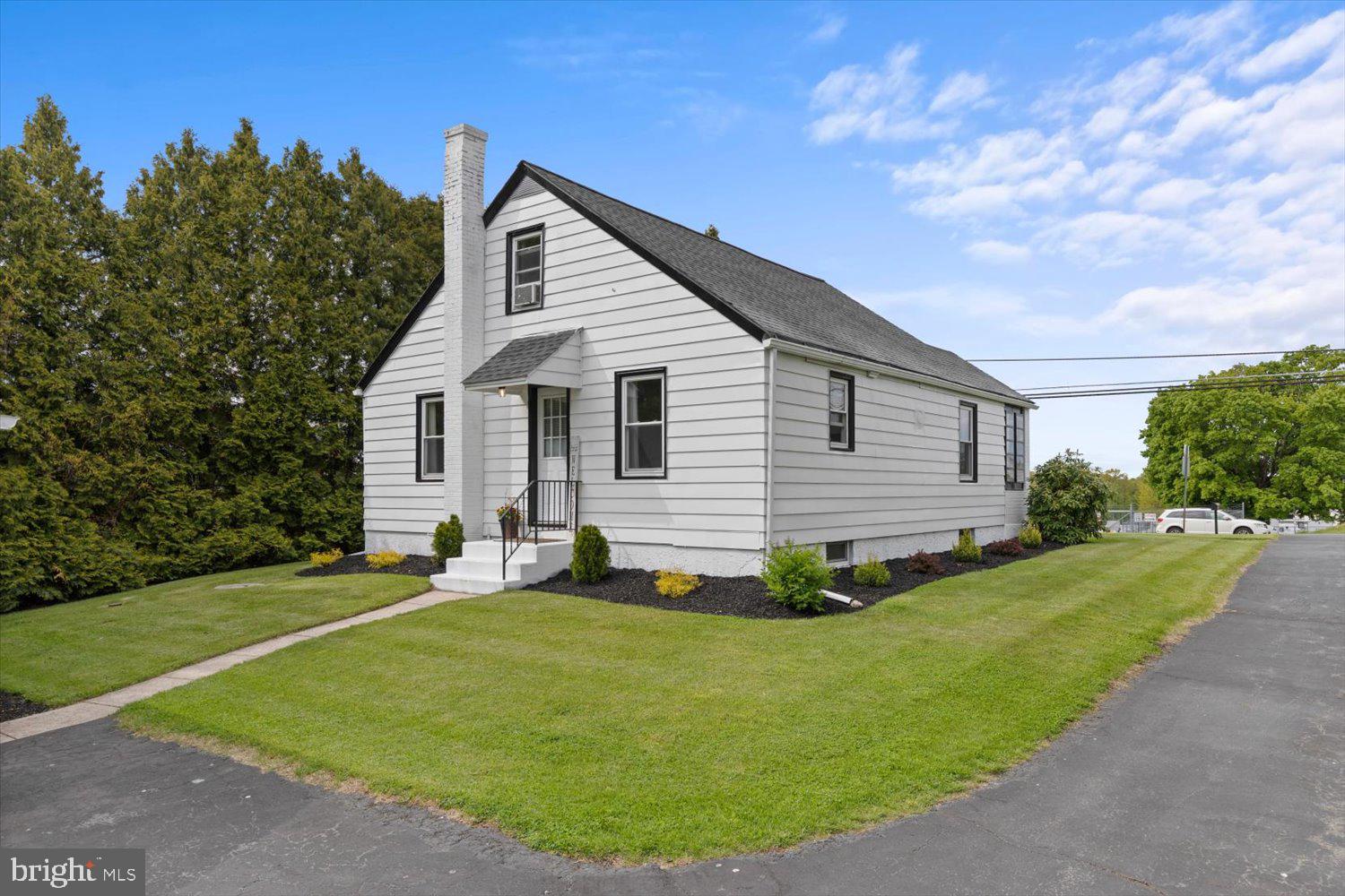552 Mohns Hill Road Reading, PA 19608 - Photo 4 of 28