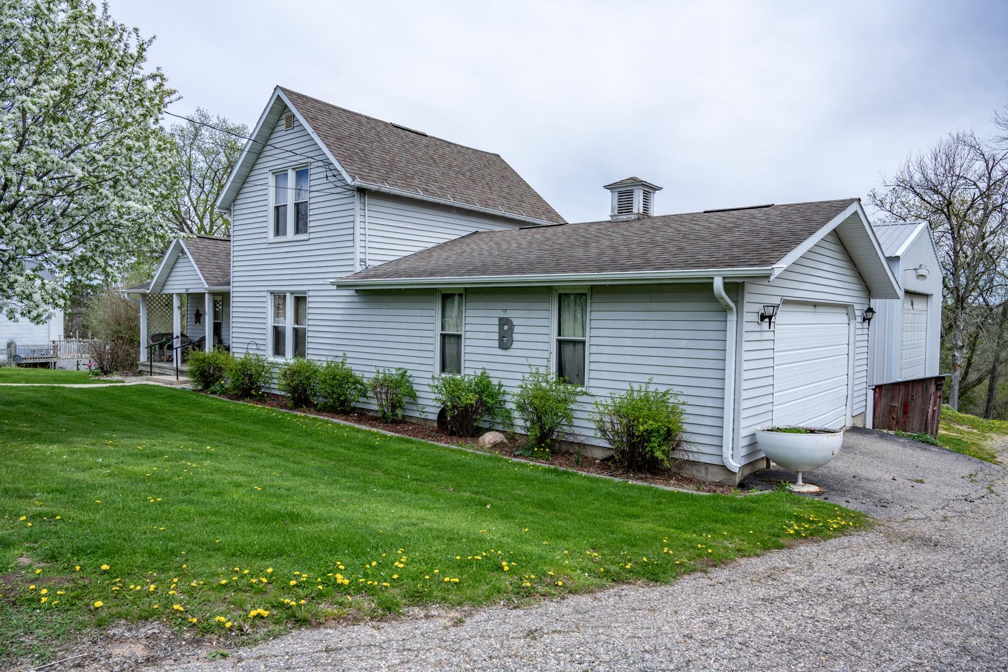207 Spring Street Elroy, WI 53929 - Photo 4 of 68