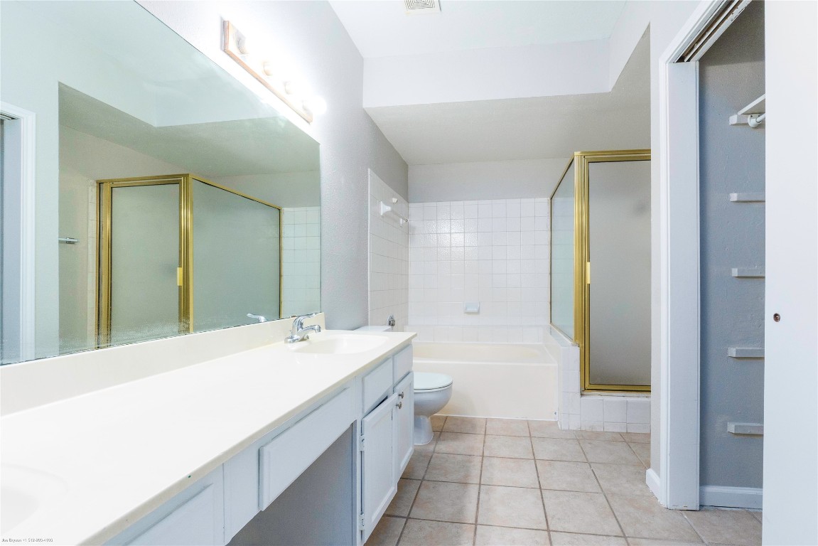 2450 Wickersham Lane, Unit 1001 Austin, TX 78741 - Photo 14 of 18 a bathroom with a bathtub sink and mirror