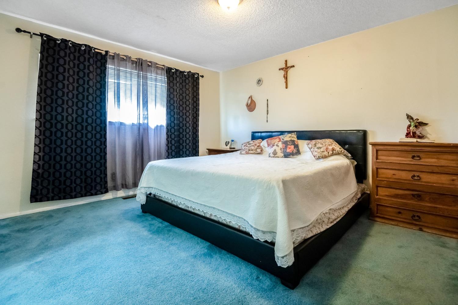 4306 Avenue 50 Alpaugh, CA 93201 - Photo 21 of 56 a bedroom with a bed and window