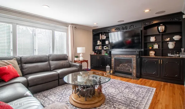 $1,150,000 | 3 Kelton Place, Manalapan, NJ 07726