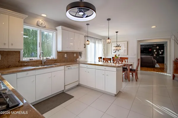 $1,150,000 | 3 Kelton Place, Manalapan, NJ 07726