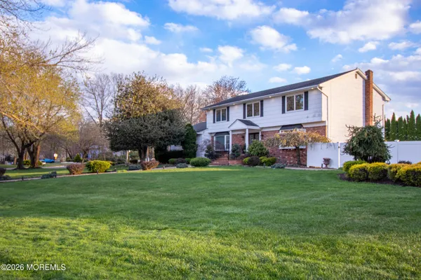 $1,150,000 | 3 Kelton Place, Manalapan, NJ 07726