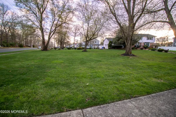$1,150,000 | 3 Kelton Place, Manalapan, NJ 07726