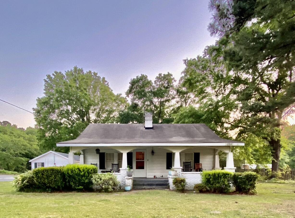 504 Augusta Road Edgefield, SC 29824 - Photo 1 of 15