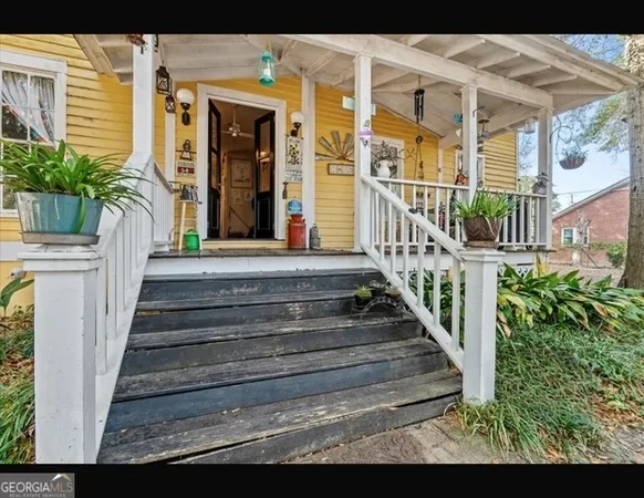 a view of entryway with a front door
