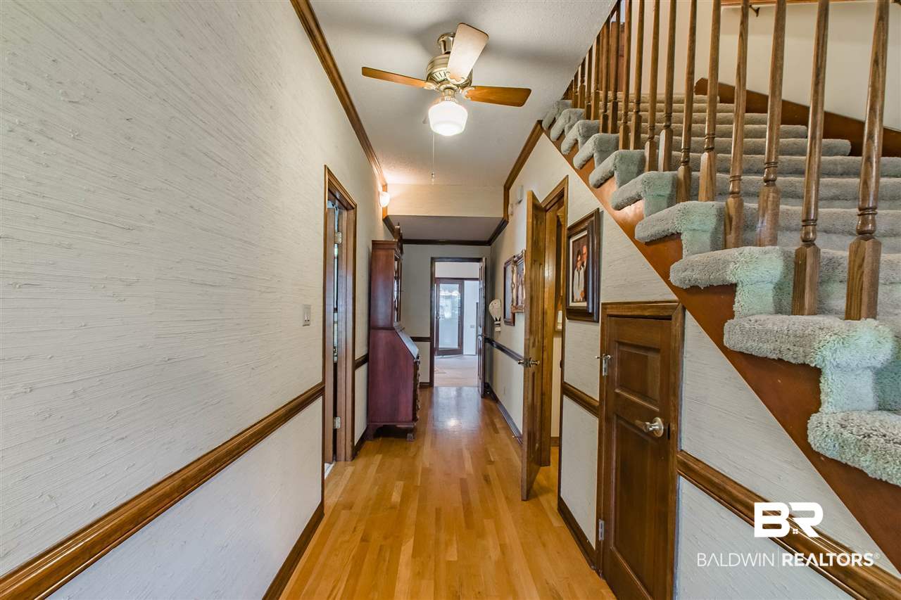 512 Southern Way Daphne, AL 36527 - Photo 7 of 43 Hallway Staircase