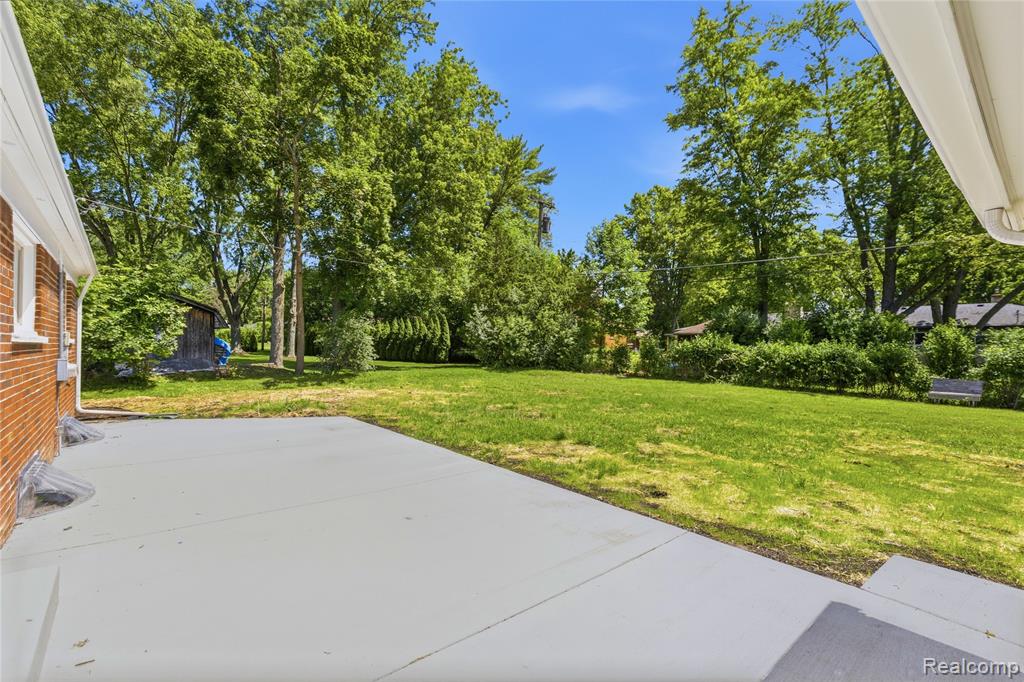 28264 Bayberry Road Farmington, MI 48331 - Photo 36 of 46