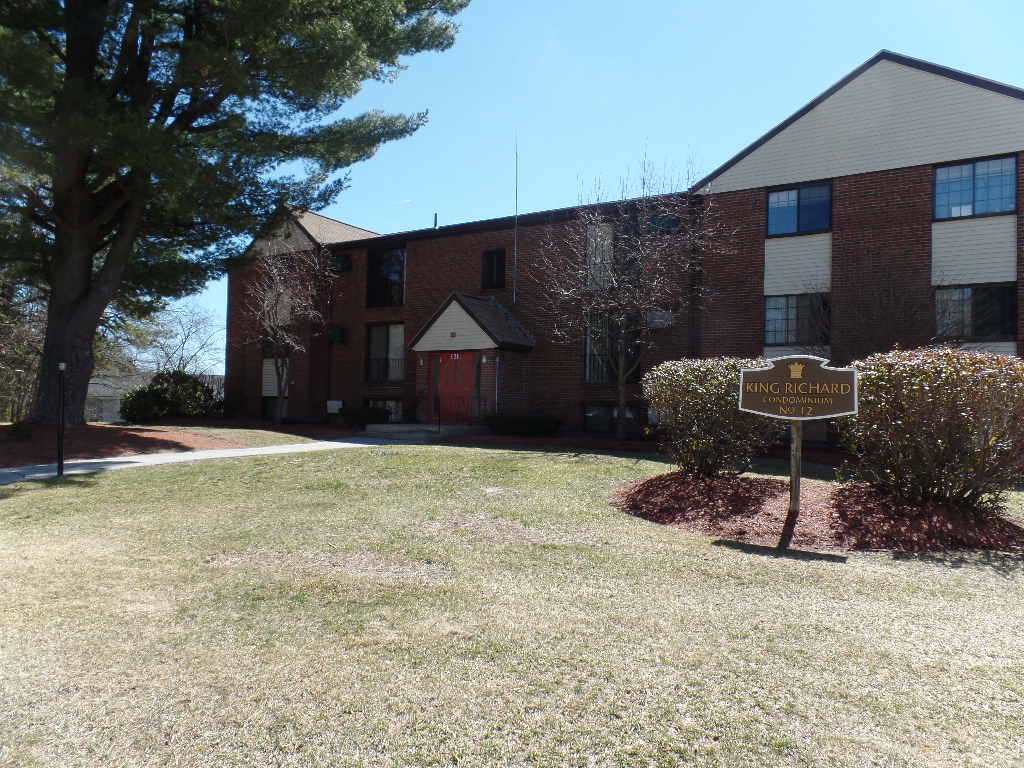 12 L English Village Road, Unit 303 Manchester, NH 03102 - Photo 1 of 19 Gallery Image 1