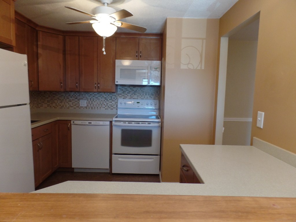 12 L English Village Road, Unit 303 Manchester, NH 03102 - Photo 11 of 19 Gallery Image 11