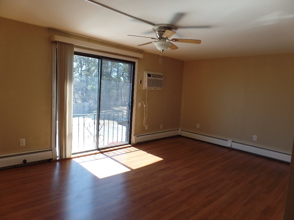 12 L English Village Road, Unit 303 Manchester, NH 03102 - Photo 4 of 19 Gallery Image 4