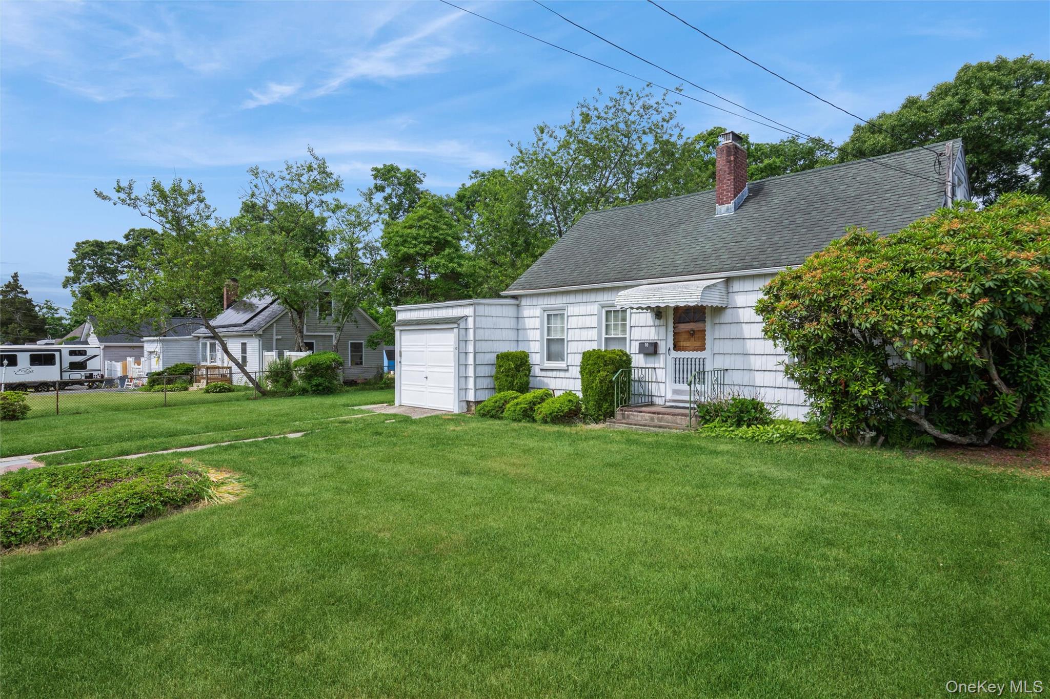 10 Laurel Road Ronkonkoma, NY 11779 - Photo 17 of 21 a front view of a house with garden