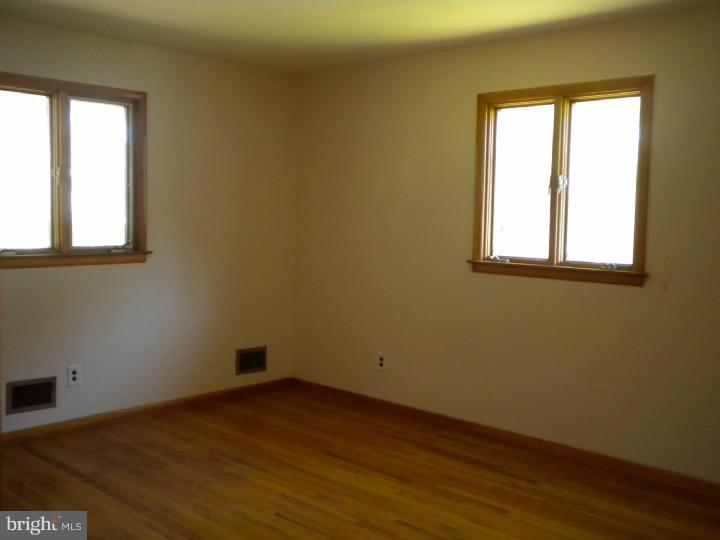 32 Cold Spring Road Mercerville, NJ 08619 - Photo 12 of 16 an empty room with a window