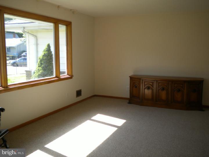 32 Cold Spring Road Mercerville, NJ 08619 - Photo 8 of 16 an empty room with a window