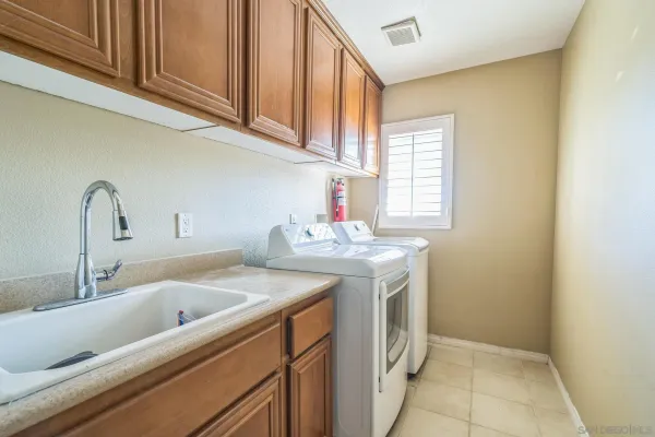 $1,049,000 | 3152 Beven Drive, Escondido, CA 92027