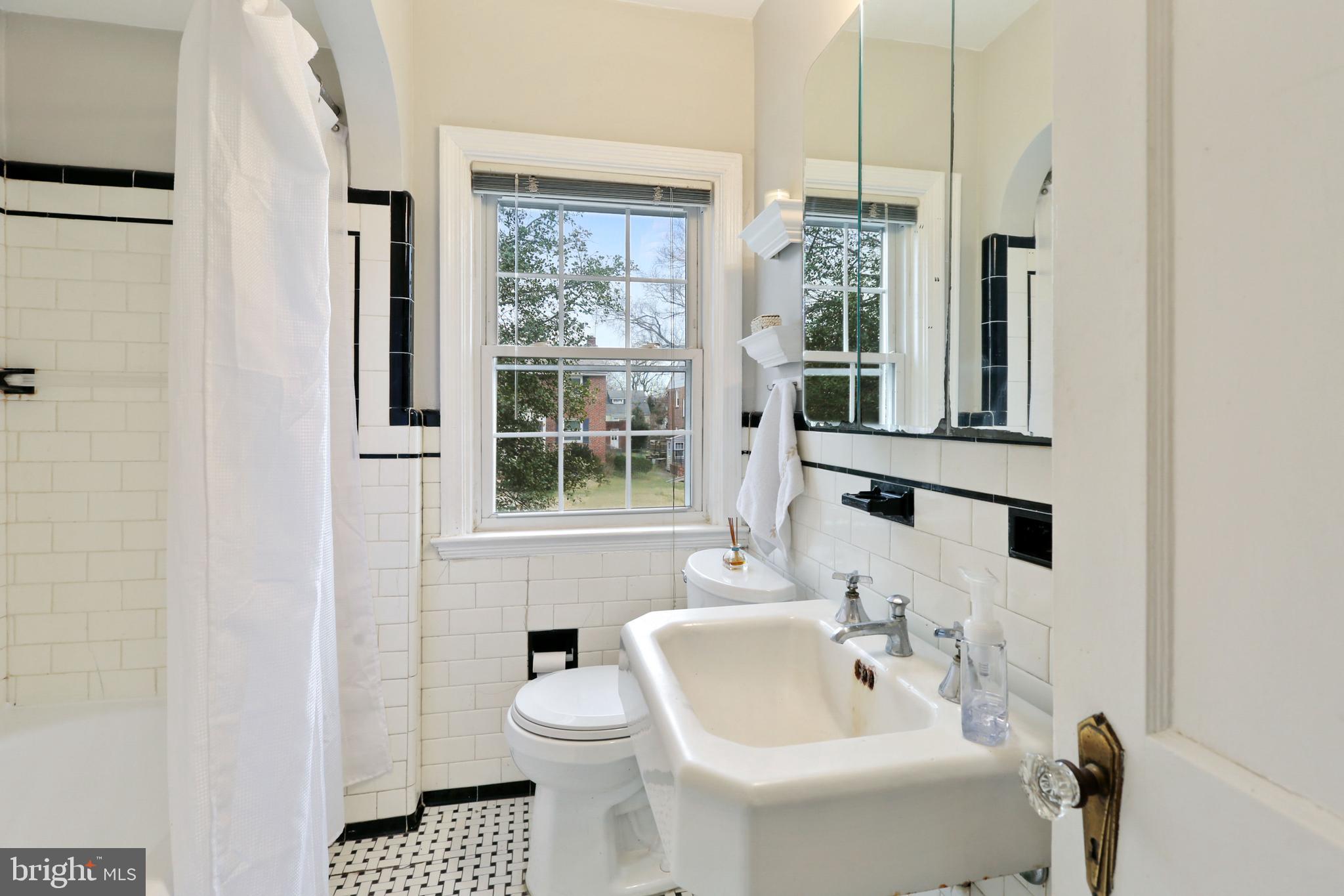 5316 Plymouth Road Baltimore, MD 21214 - Photo 23 of 38 Full bath on upper level