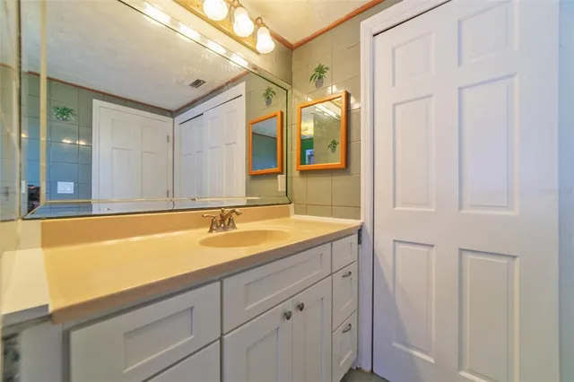 $5,900 | 5521 Westshore Drive, New Port Richey, FL 34652