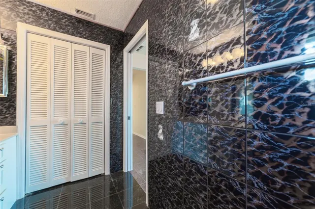 $5,900 | 5521 Westshore Drive, New Port Richey, FL 34652