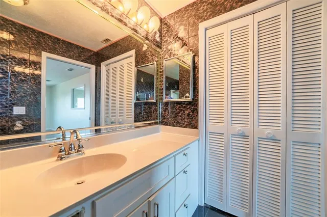 $5,900 | 5521 Westshore Drive, New Port Richey, FL 34652