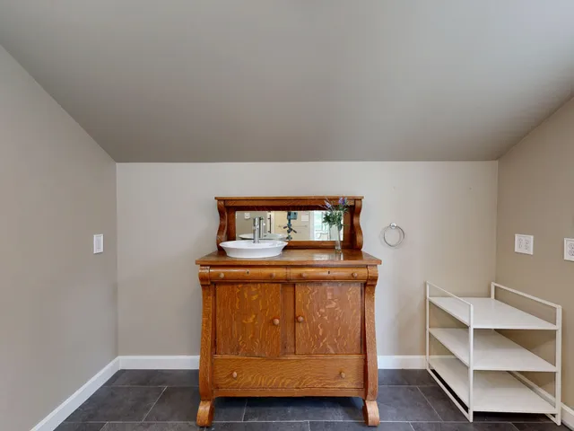 $695,000 | 26 Squiers Alley, Nobleboro, ME 04555