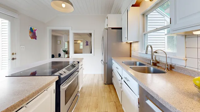 $695,000 | 26 Squiers Alley, Nobleboro, ME 04555