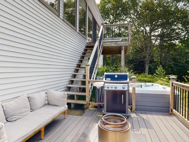 $695,000 | 26 Squiers Alley, Nobleboro, ME 04555