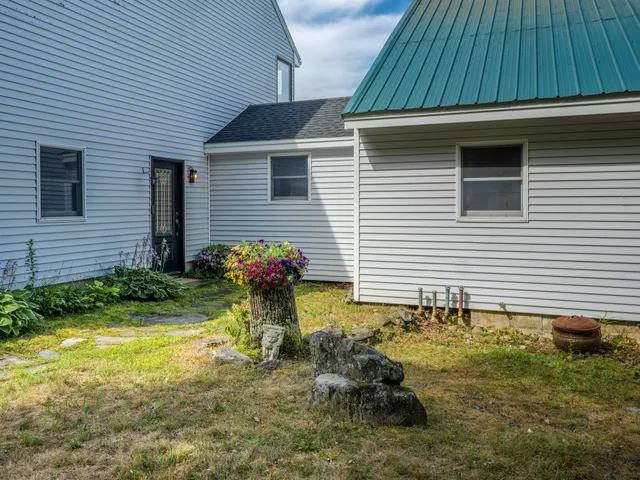 $695,000 | 26 Squiers Alley, Nobleboro, ME 04555