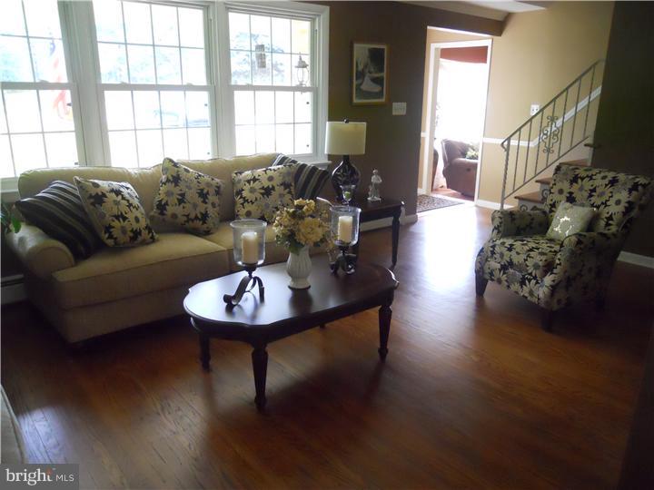 1960 Allentown Road Hatfield, PA 19440 - Photo 4 of 25 Living Room