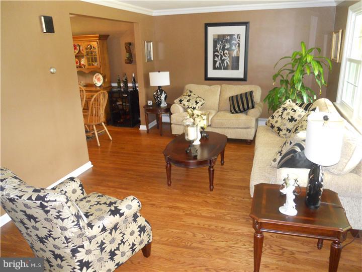 1960 Allentown Road Hatfield, PA 19440 - Photo 5 of 25 Living Room