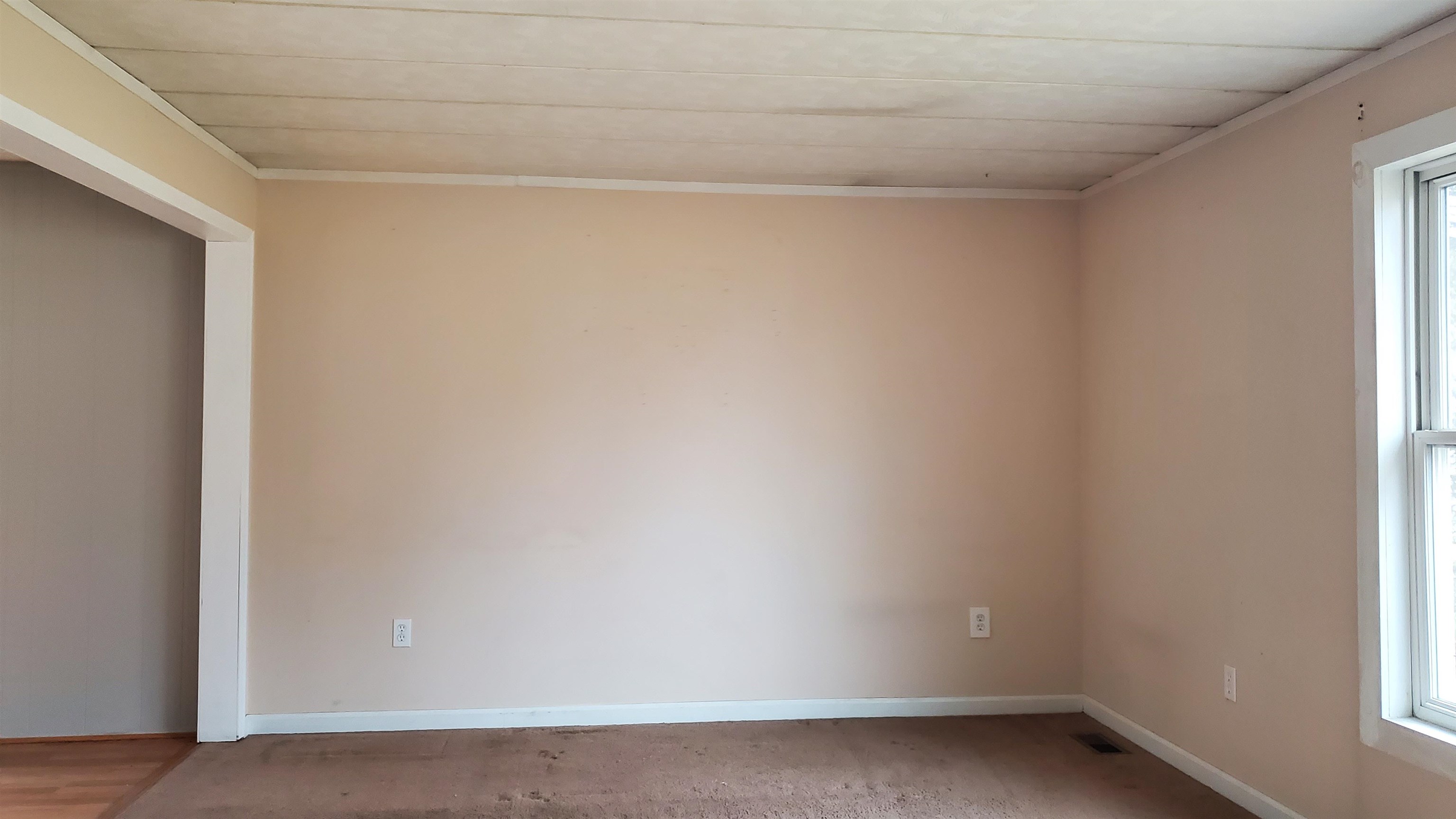 502 South Broad Street Harrison, MI 48625 - Photo 3 of 41 1940628-01156dec-c070-4382-a12d-e69e15b43699.JPG
