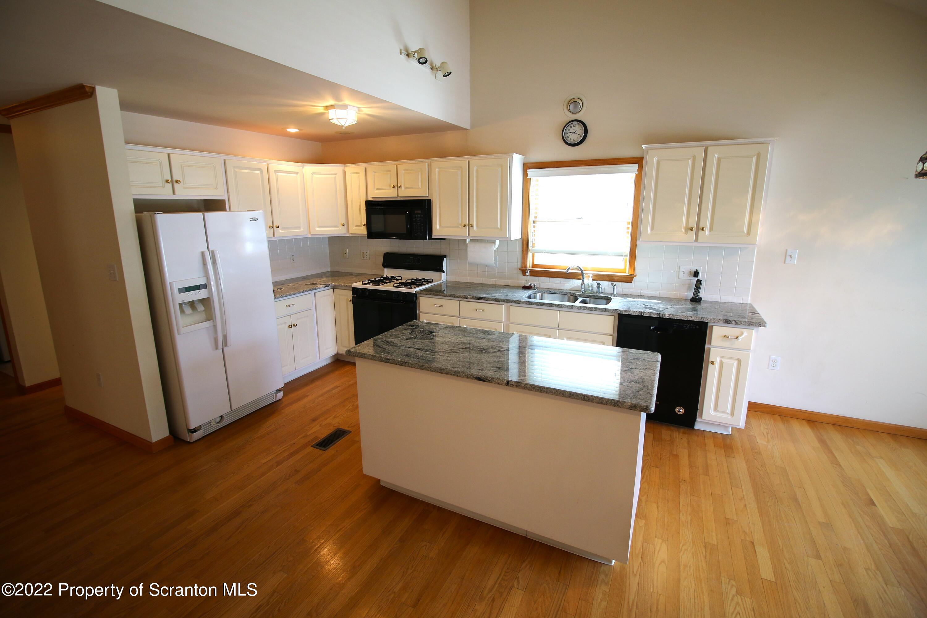 19 Wildernest Road Moscow, PA 18444 - Photo 5 of 38