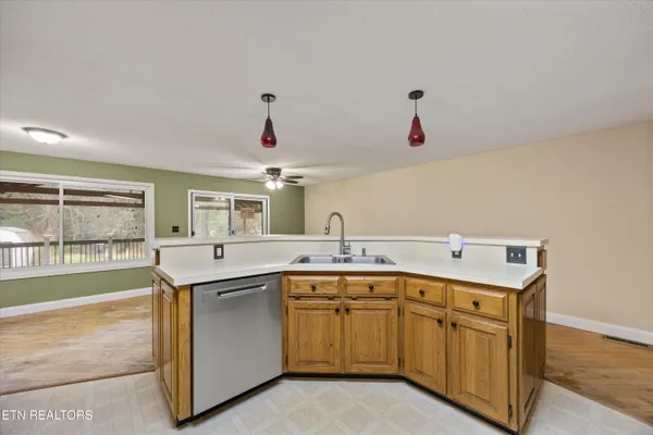 $439,900 | 1334 Niggs Creek Road, Oneida, TN 37841