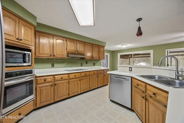 $439,900 | 1334 Niggs Creek Road, Oneida, TN 37841