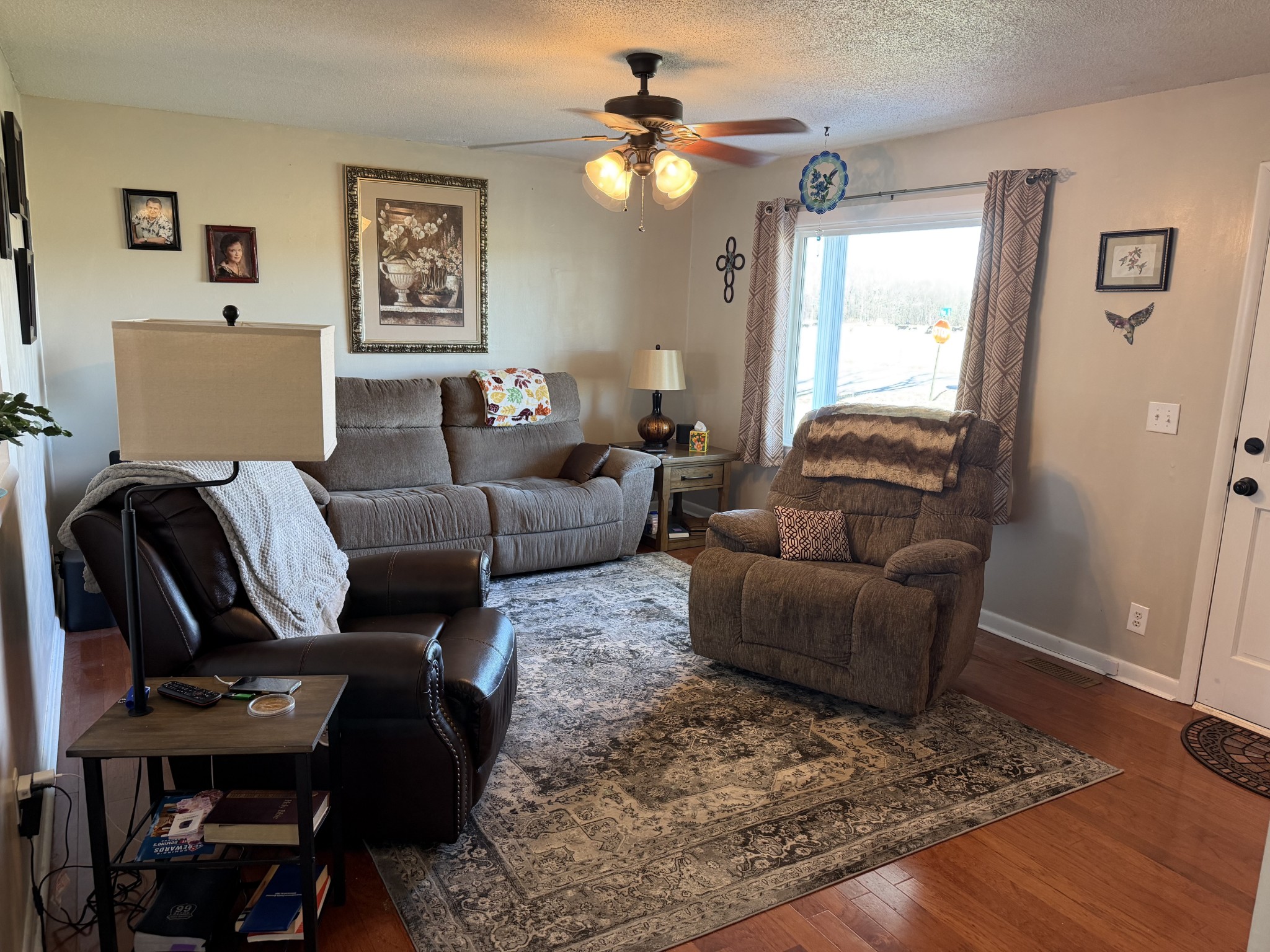 8 Mattox Road Lawrenceburg, TN 38464 - Photo 9 of 38 a living room with furniture and a window