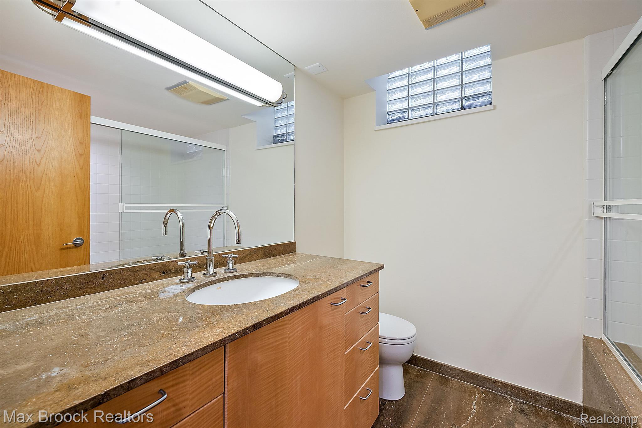 6530 Commerce Road West Bloomfield, MI 48324 - Photo 36 of 41 Gallery Image 36