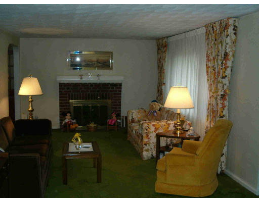 24 Thomas Road Lynnfield, MA 01940 - Photo 2 of 5 Gallery Image 2