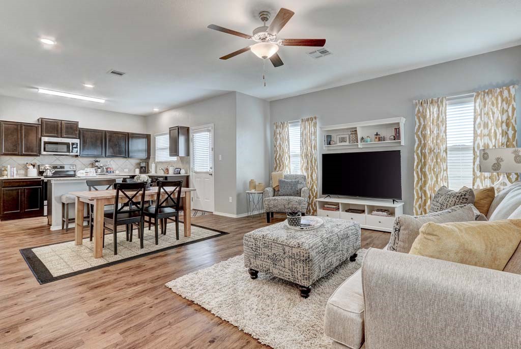 613 Circle Way Jarrell, TX 76537 - Photo 1 of 1 This Sonterra beauty will check off every box on your must have list! Beautiful and spacious, both inside and out, the free flowing floor plan will immediately make you feel at home.