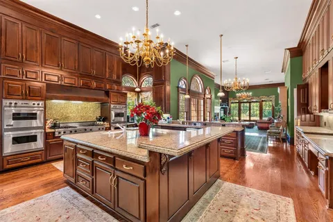 $2,500,000 | 2300 Panorama Court, Arlington, TX 76016
