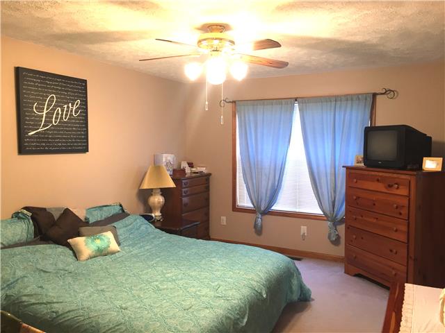 1904 Hunters Run Road Lewisburg, TN 37091 - Photo 8 of 12 Large Master Bedroom