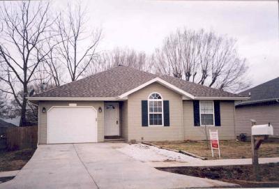 871 South Laurel Avenue Springfield, MO 65802 - Photo 1 of 1 Primary Photo