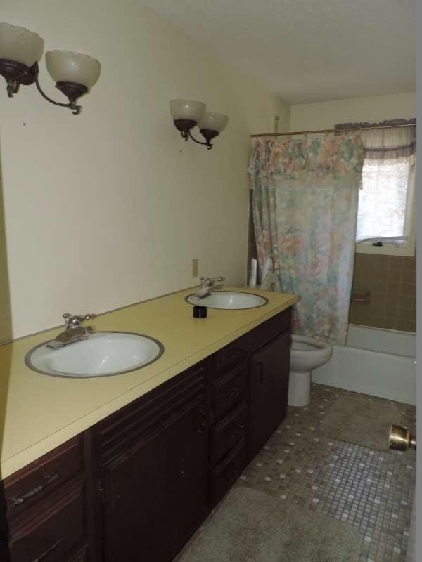 701 Farr Road Muskegon, MI 49441 - Photo 8 of 9 DSCN9347