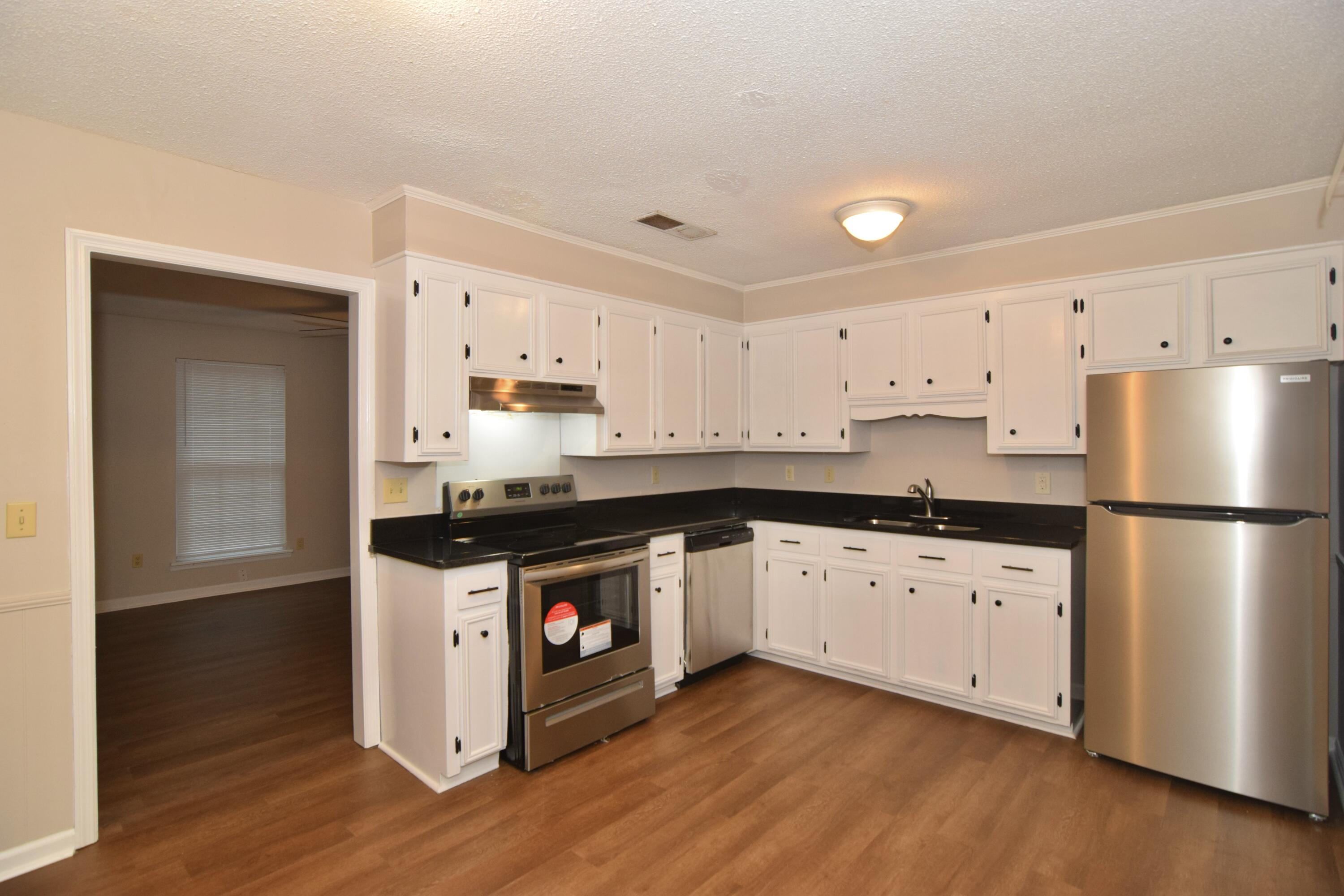 2303 Travis Road Augusta, GA 30906 - Photo 7 of 23 DSC_0295