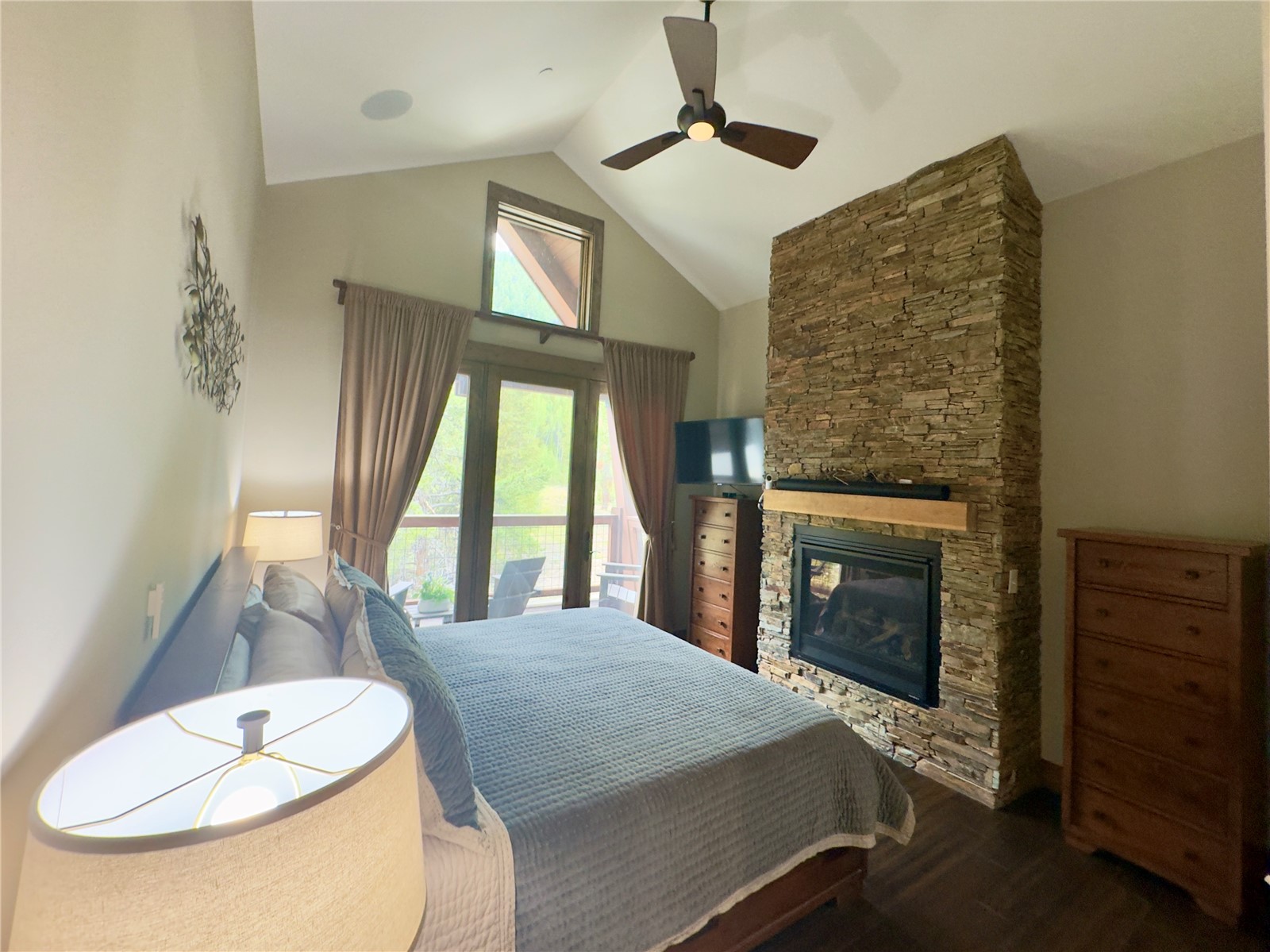 102 Lake Ridge Circle, Unit 1893 Keystone, CO 80435 - Photo 31 of 49 Primary Bed Suite (bed 3)