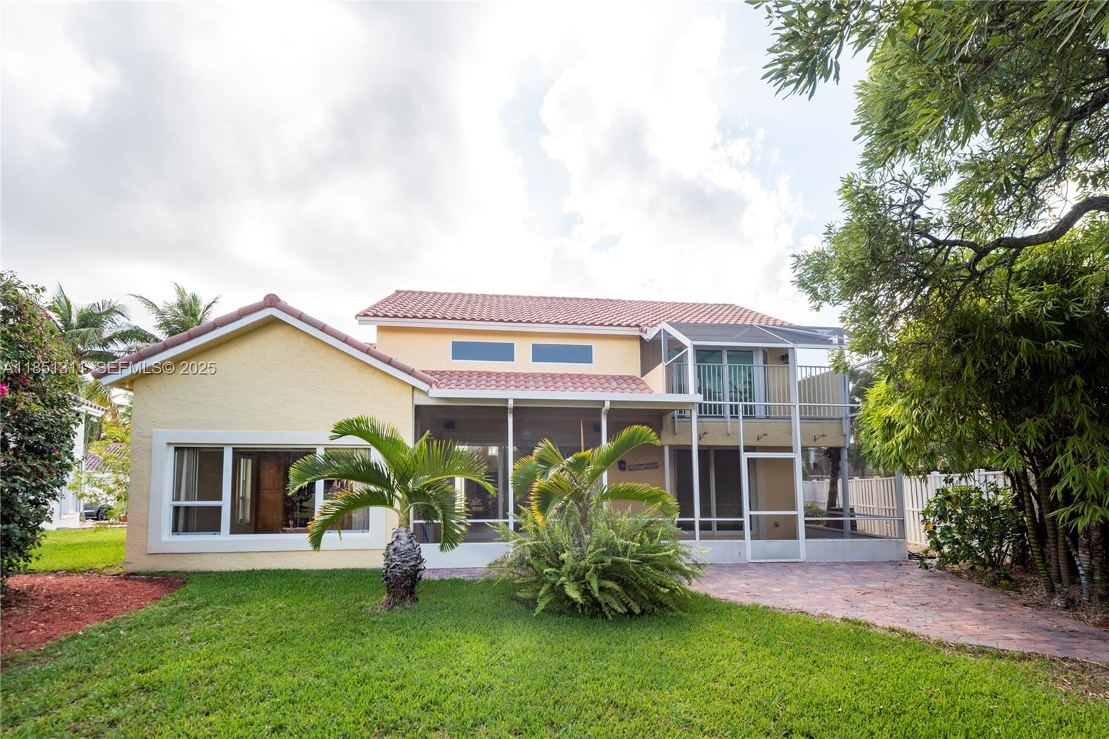 1075 San Luis Rey Weston, FL 33326 - Photo 3 of 35