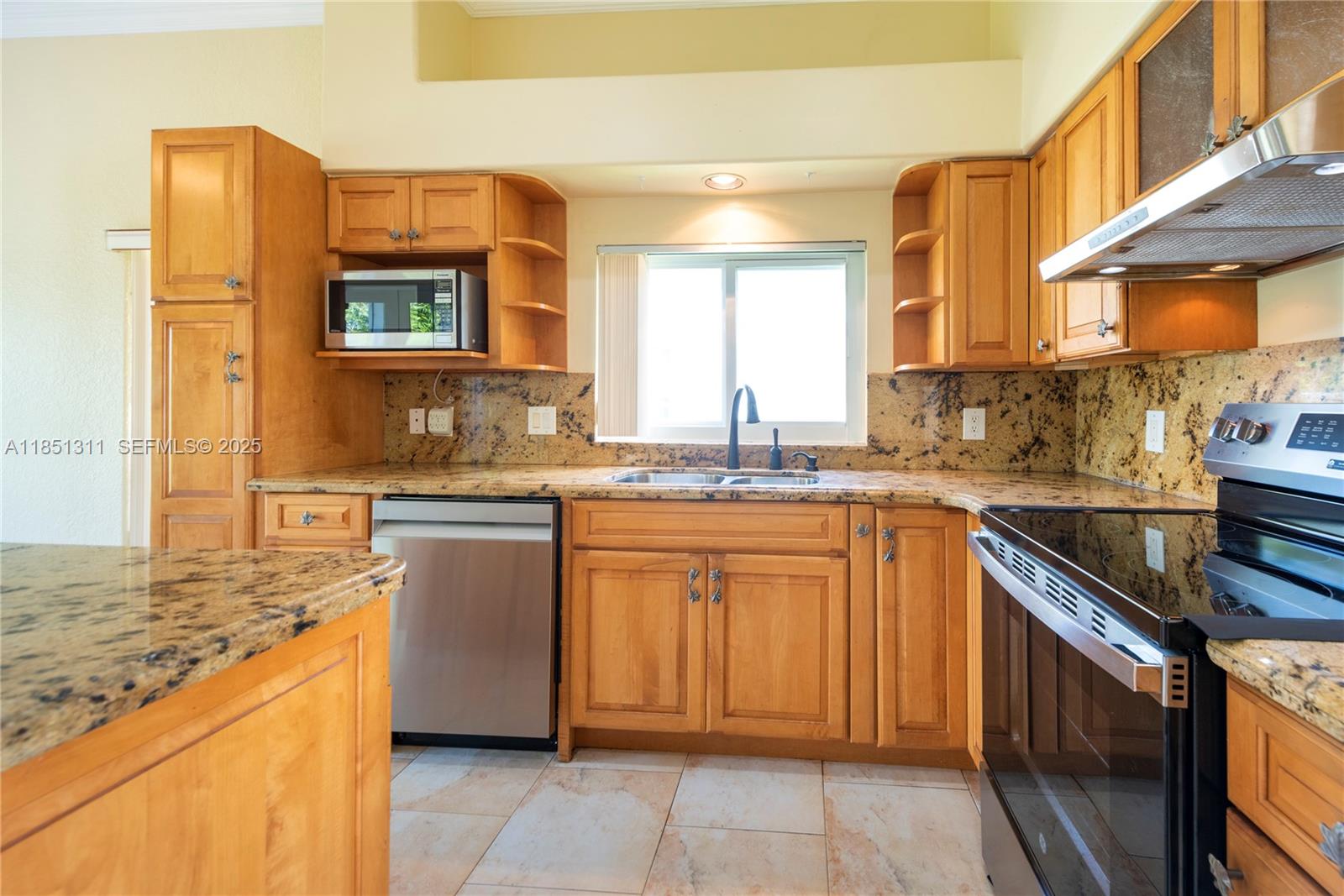 1075 San Luis Rey Weston, FL 33326 - Photo 5 of 35
