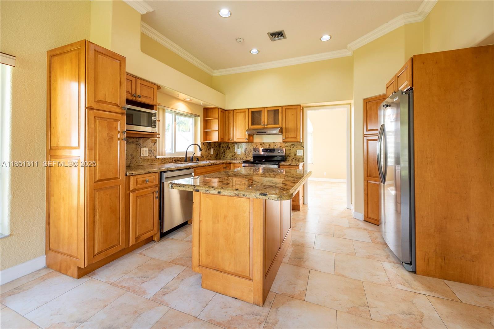 1075 San Luis Rey Weston, FL 33326 - Photo 6 of 35